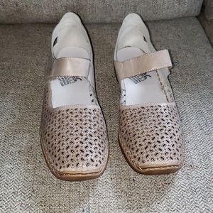 Rieker Antistress Size 9.5 Grau Grey Flats